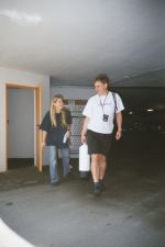 Foto Flaschenschleppen aus dem Kompressorraum