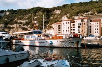 Foto Die MS Galiote festgezurrt am Liegeplatz im Hafen von Bonifacio