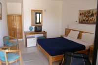 Foto Mein Zimmer mit Kleiderschrank, SAT-TV und K&uuml;hlschrank