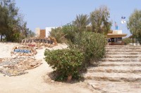 Foto Vom Strand f&uuml;hrt diese Treppe zur Tauchbasis