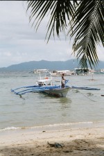Foto Eine typische philippinische "Banca" beim Anlegen
