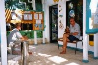 Kl&ouml;nen vor der Tauchbasis