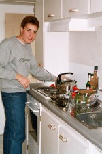 Foto Unser erk&auml;ltete Stefan kocht sich einen Tee