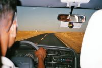 Foto: Die Transferfahrt in den S&uuml;den f&uuml;hrt durch die W&uuml;ste