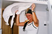 Foto Guide Babsi trocknet ihr Shirt im Wind